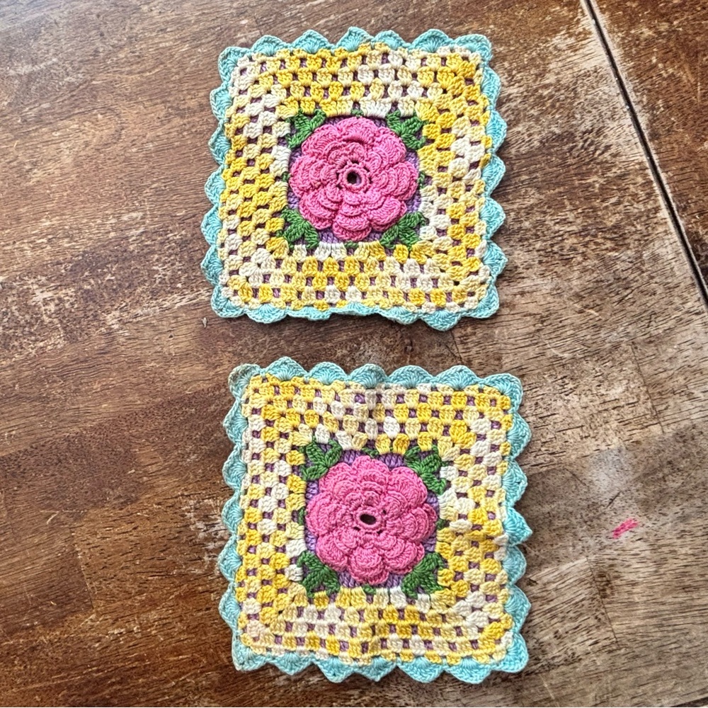 Vintage Handmade Crochet 3D Flower Hot Pad Potholder 6” x 6” Square Set of 2
